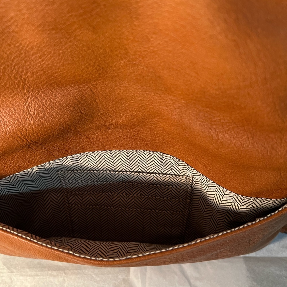 Small fold over clutch bag - Picture 5 of 7